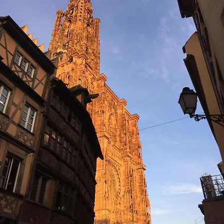 Au Jardin De La Maison Des Soeurs Bed & Breakfast *